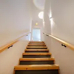 The White House In Mesoggi Apartment