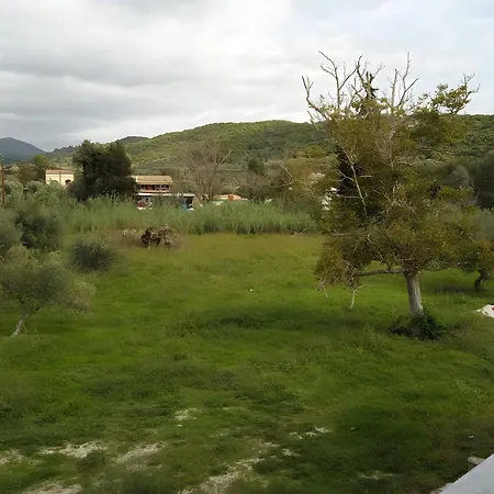 Апартаменты The White House In Mesoggi *