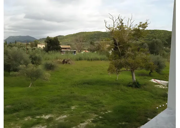 Апартаменты The White House In Mesoggi *